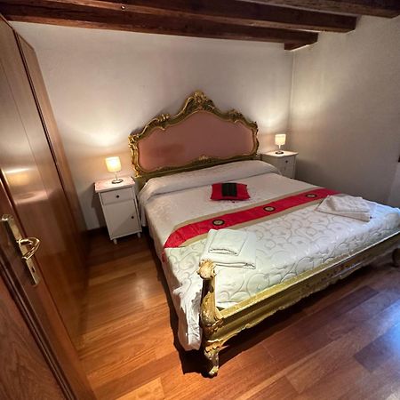 1 Ca'Del Traghetto Family Apartment Venezia Eksteriør bilde