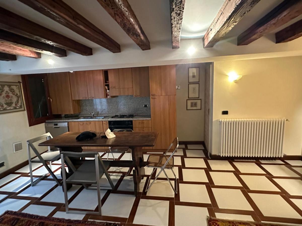 1 Ca'Del Traghetto Family Apartment Venezia Eksteriør bilde