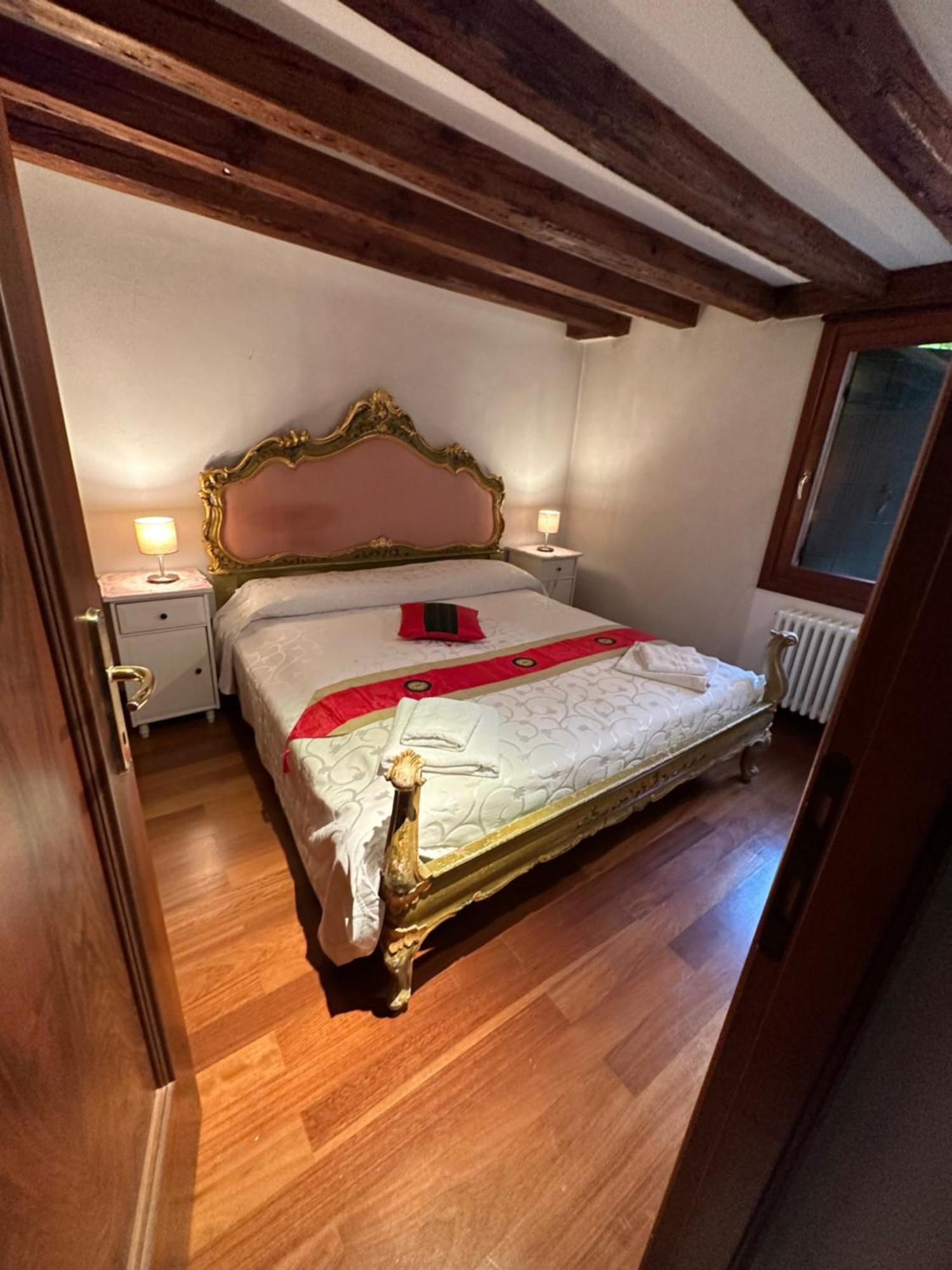 1 Ca'Del Traghetto Family Apartment Venezia Eksteriør bilde