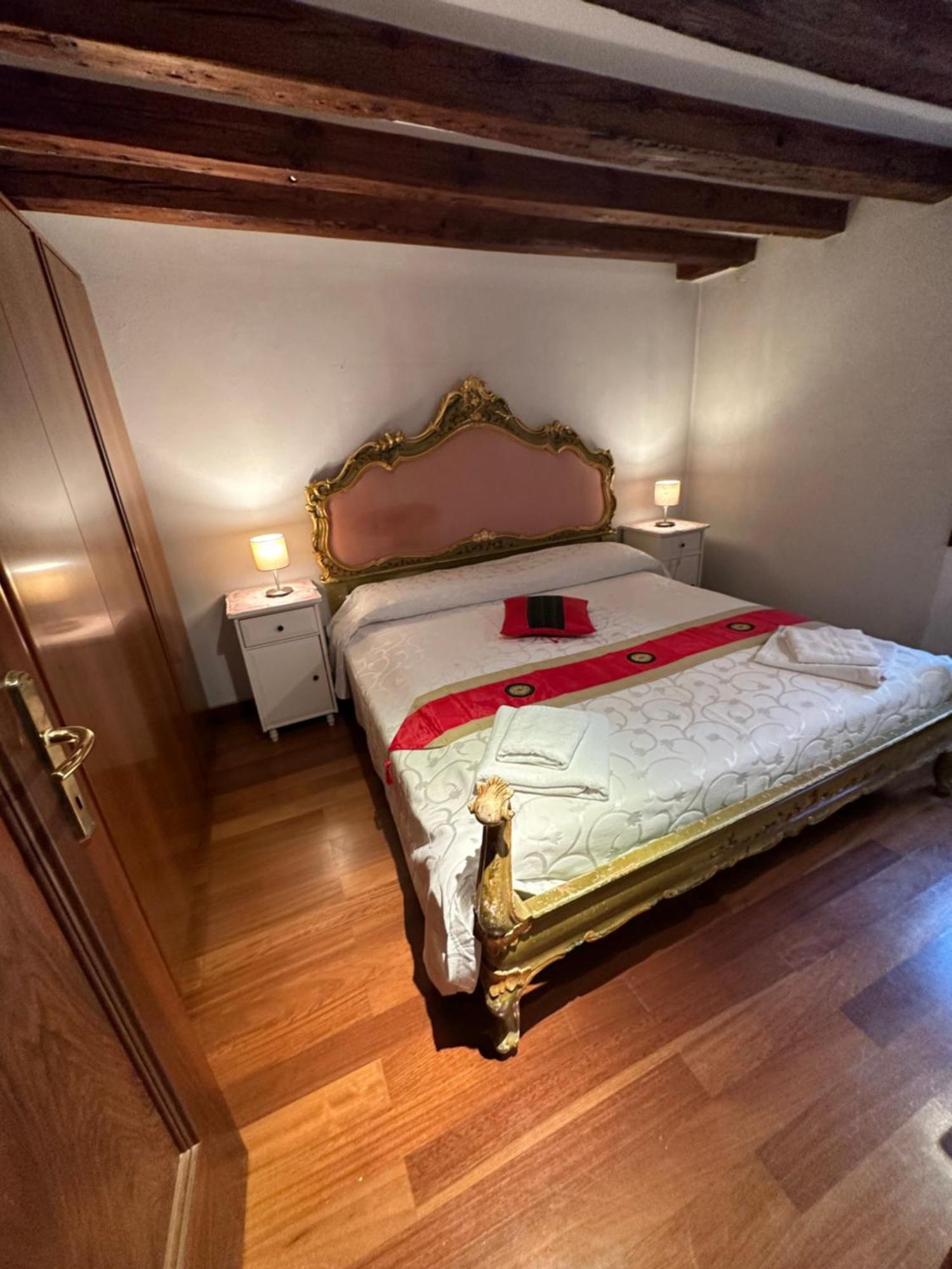1 Ca'Del Traghetto Family Apartment Venezia Eksteriør bilde
