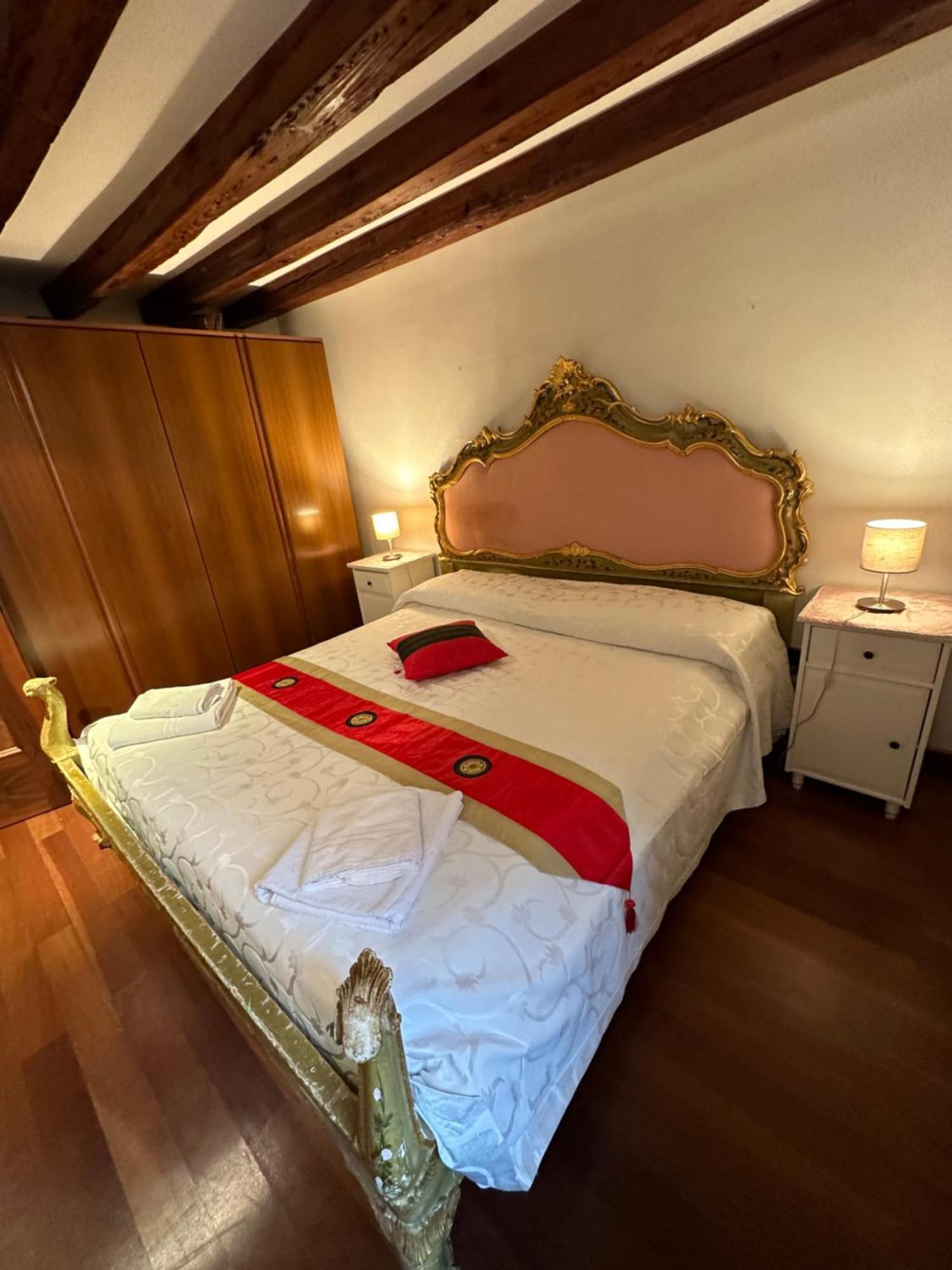 1 Ca'Del Traghetto Family Apartment Venezia Eksteriør bilde
